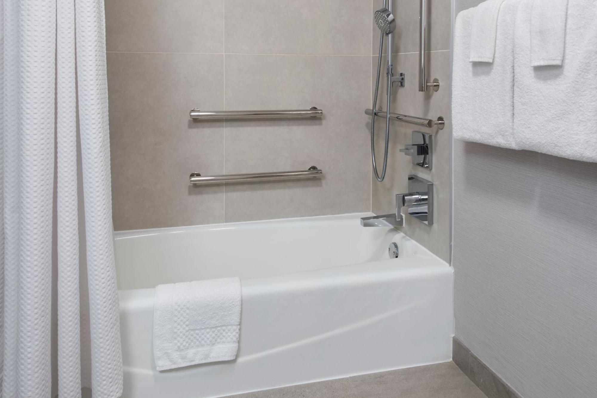 Courtyard By Marriott Tarrytown Westchester County Bagian luar foto
